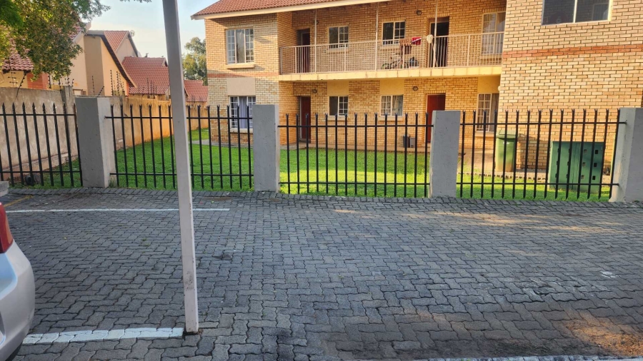 2 Bedroom Property for Sale in Waterval East North West